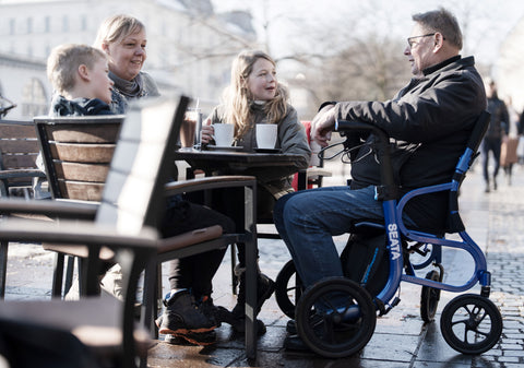 The STRONGBACK Rollator SEATA: Ideal for the Winter Season