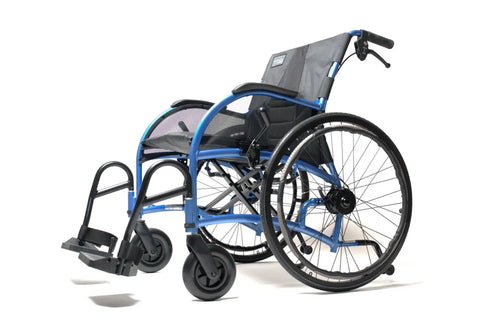 Strongback Heavy Duty wheelchair from the front three-quarter on a white background, showing the blue reinforced aluminum frame, the 22 inch seat, the 24 inch rear wheels with hand rims and the swing-away legrests